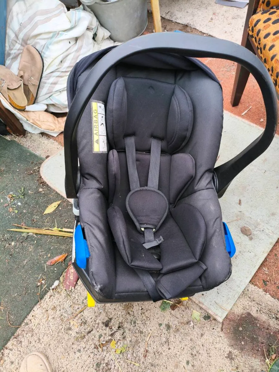 Like new isofix car seat,10 euro perfect condition - Image 2
