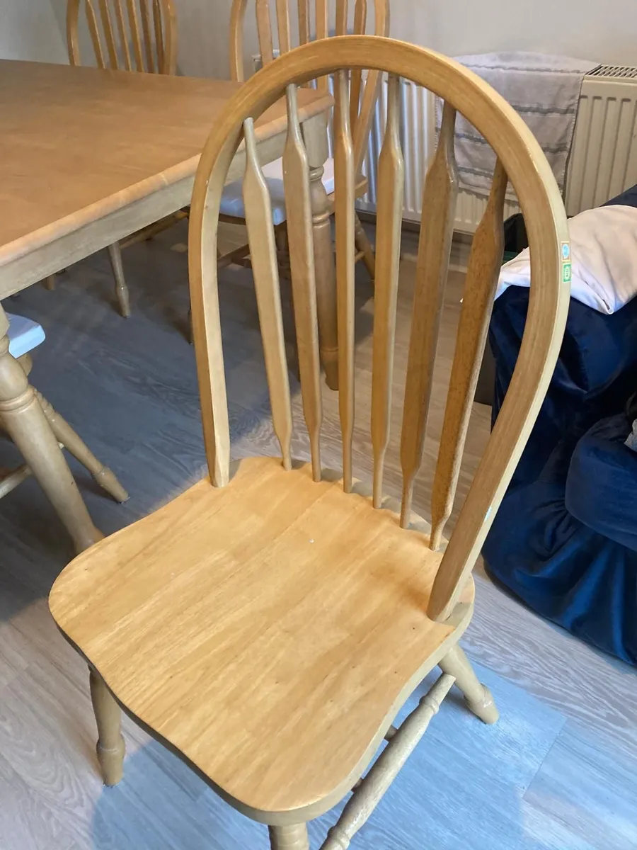 Table and chairs - Image 1