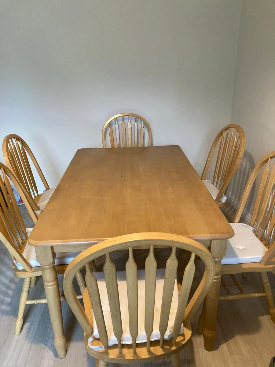 Table and chairs - Image 4