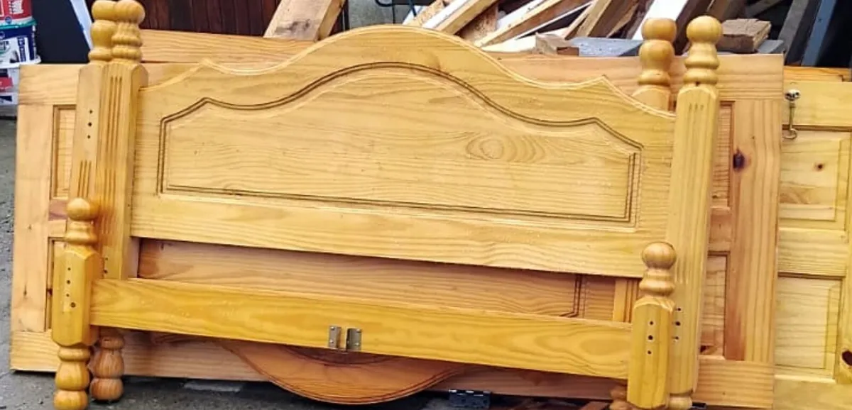 4'6" Pine Bed Surround & Mattress