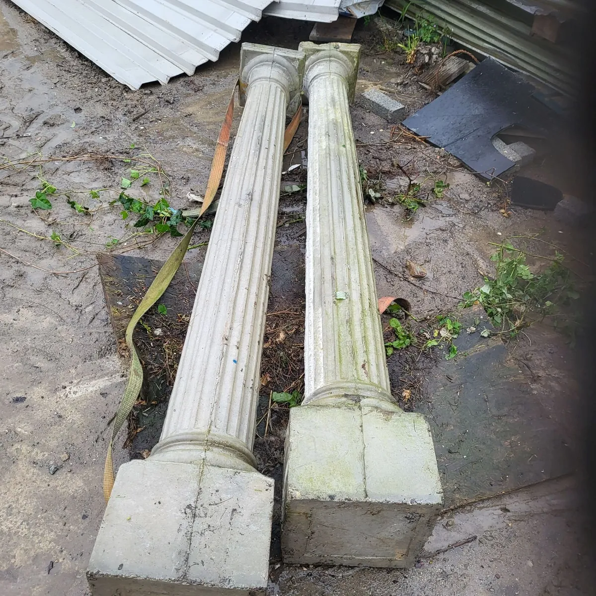 Concrete pillars - Image 2