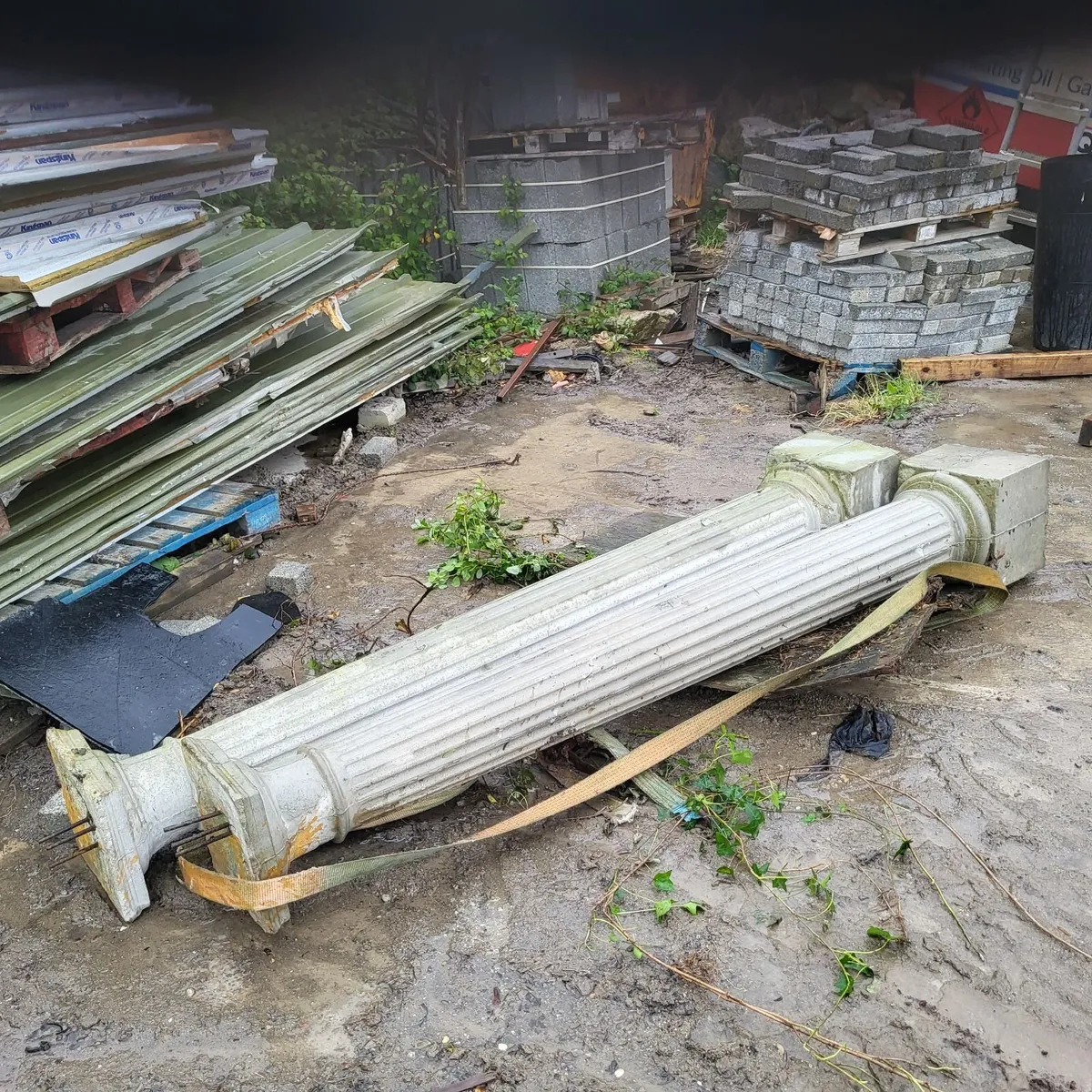 Concrete pillars - Image 3