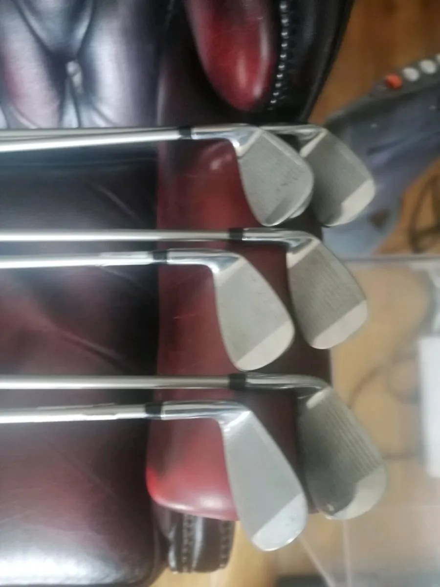 Ladies Wilson Golf clubs and Fazar Bag - Image 3