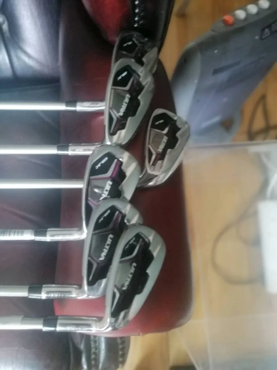 Ladies Wilson Golf clubs and Fazar Bag - Image 4
