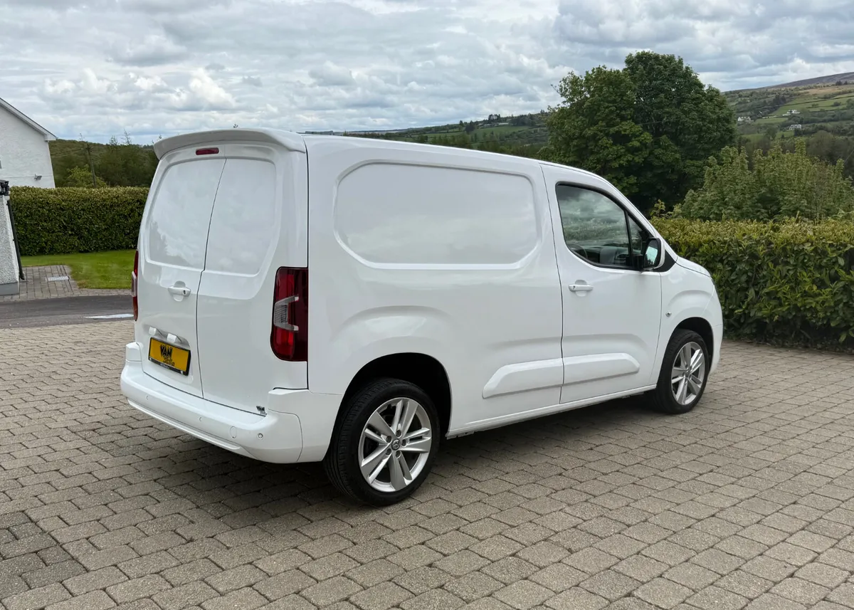 2021 Vauxhall Combo Sportive 1.5 BlueHDi 100bhp - Image 4