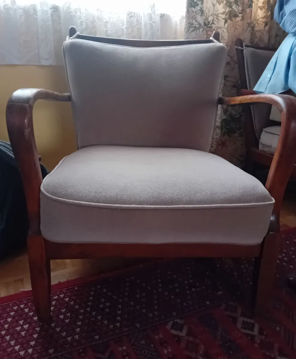 2 Chairs - Image 2