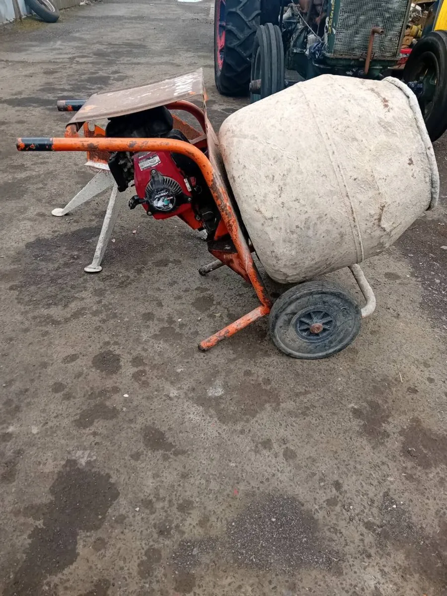 Bell Petrol Cement Mixer with Honda Engine - Image 1