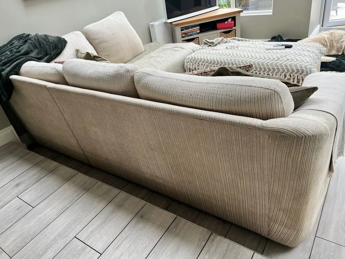 Corner couch - Image 4