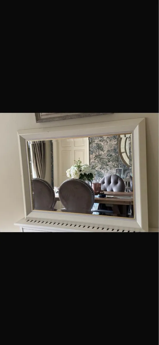 Cream mirror