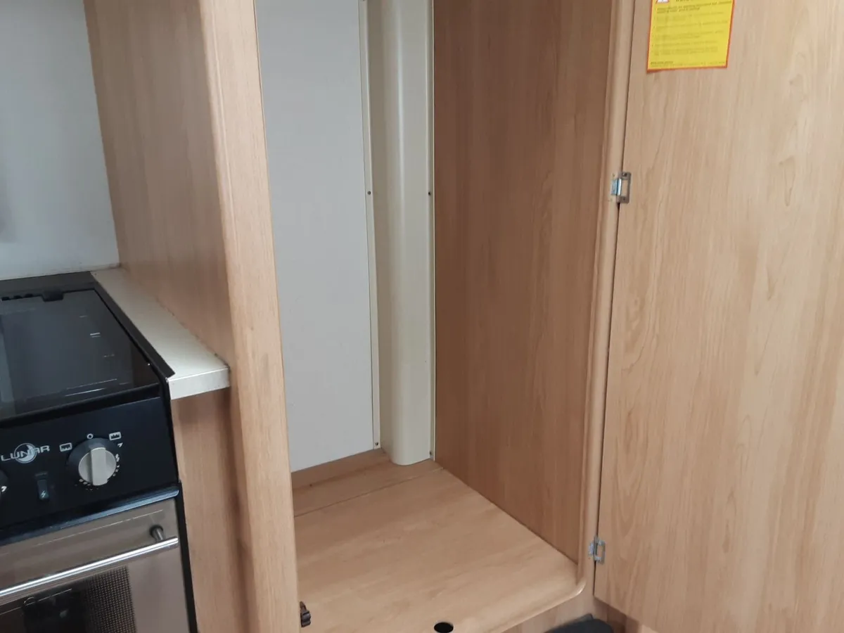 Caravan Lunar Zenith 6 berth - Image 3