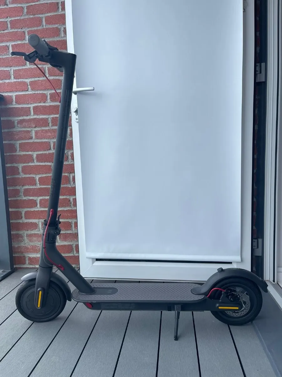 Xiaomi M365 E-Scooter – With Xtra Tyre,Accessories - Image 2
