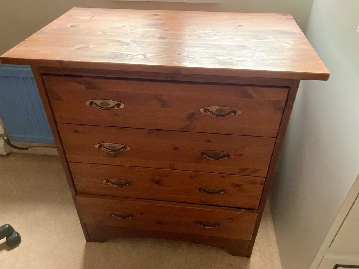 Chest of drawers