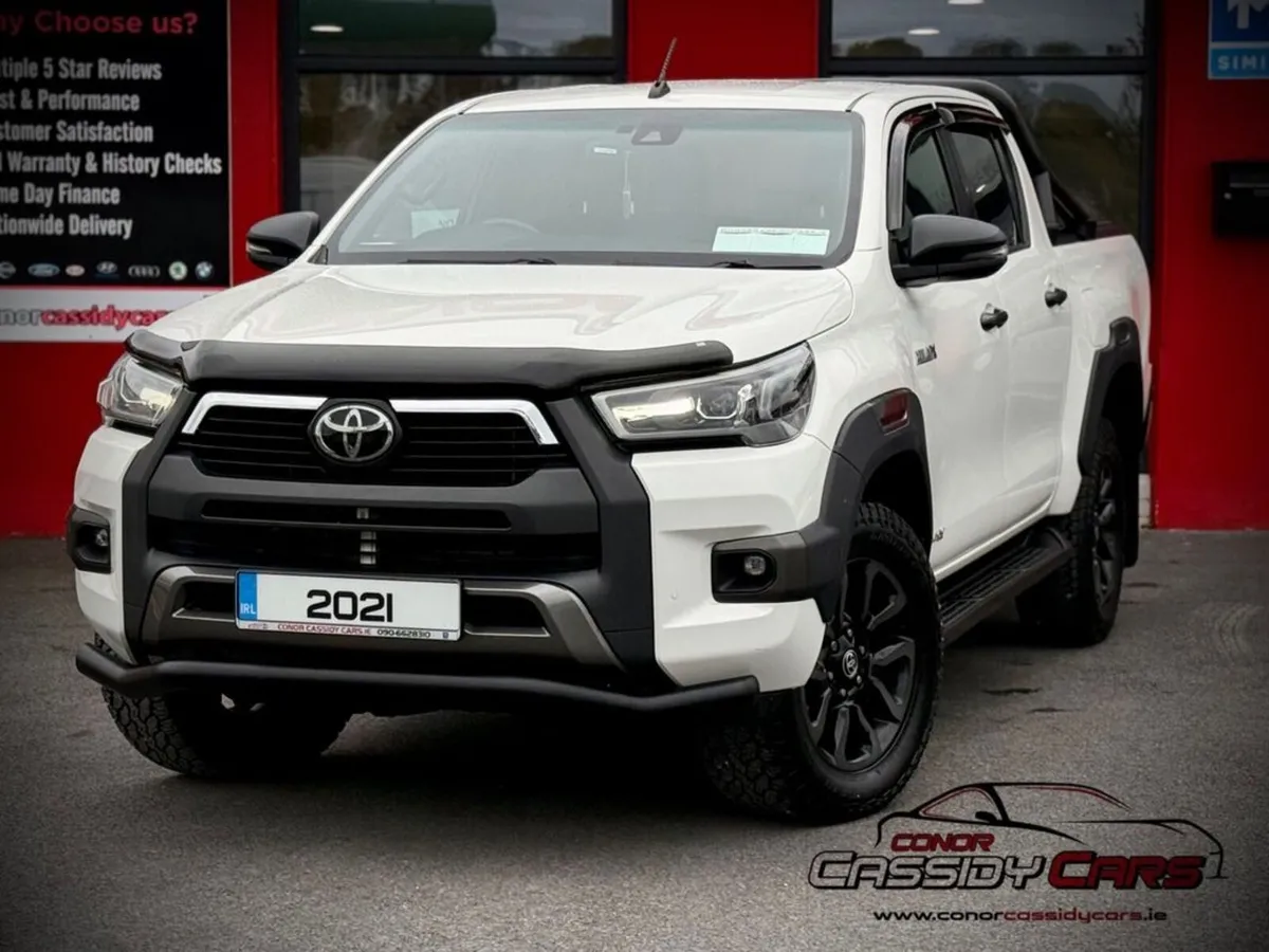 Toyota Hilux 2.8 INVINCIBLE-X 4WD D-4D // HUGE SPE - Image 1