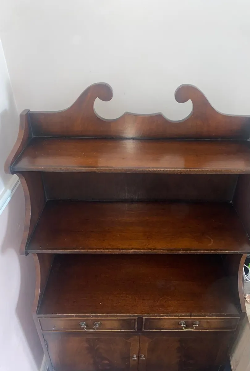 Antique bookshelf - Image 1