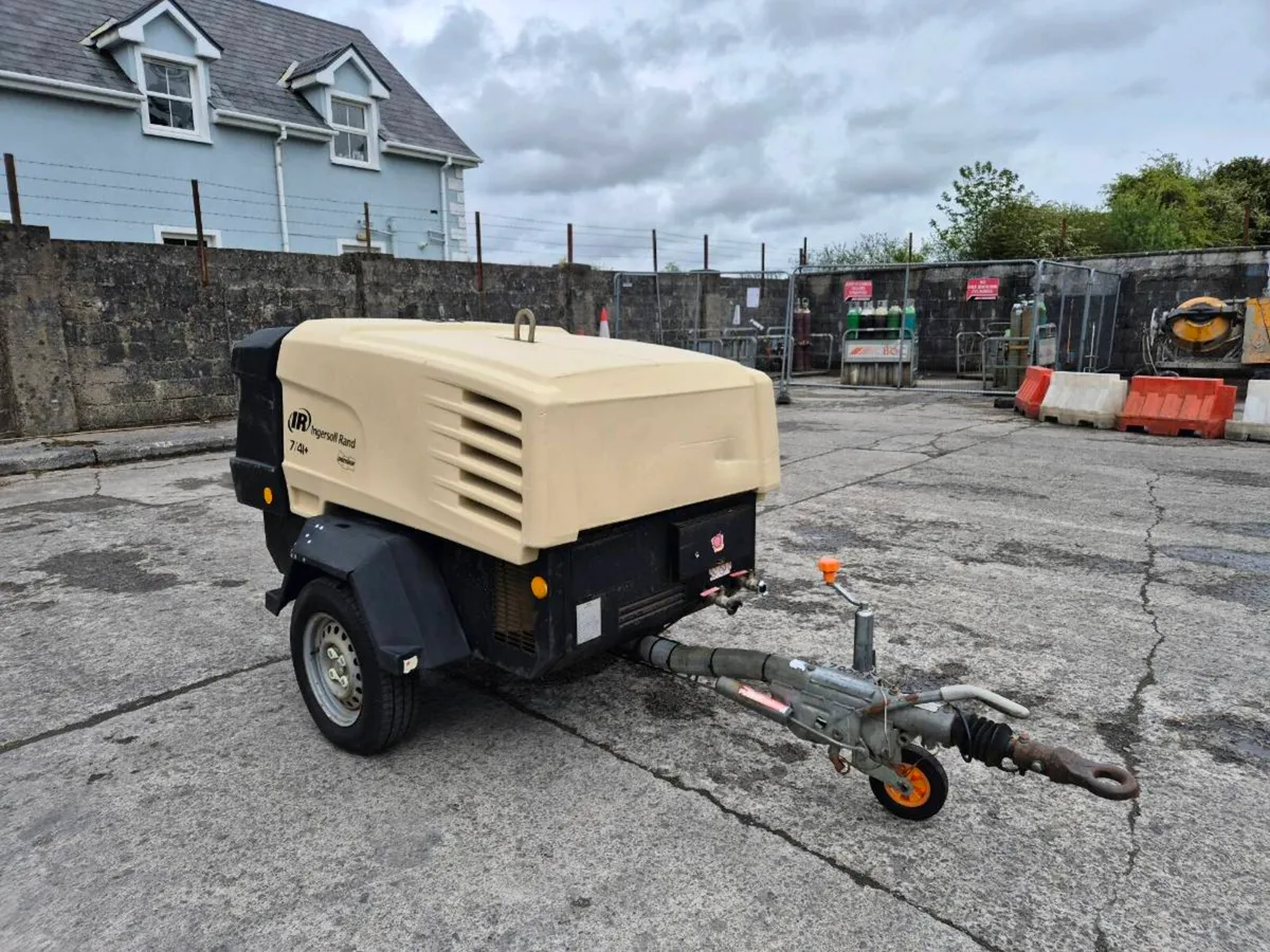 Doosan 741+ Air Compressor - Image 1