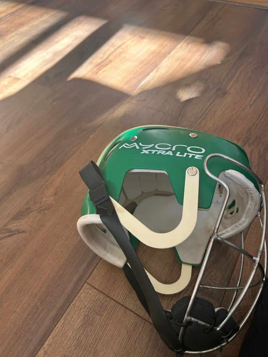 Hurling helmet - Image 3