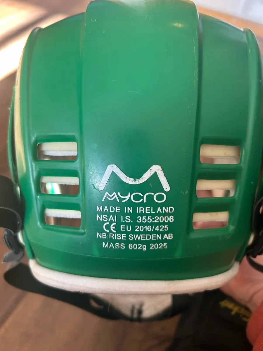 Hurling helmet - Image 4