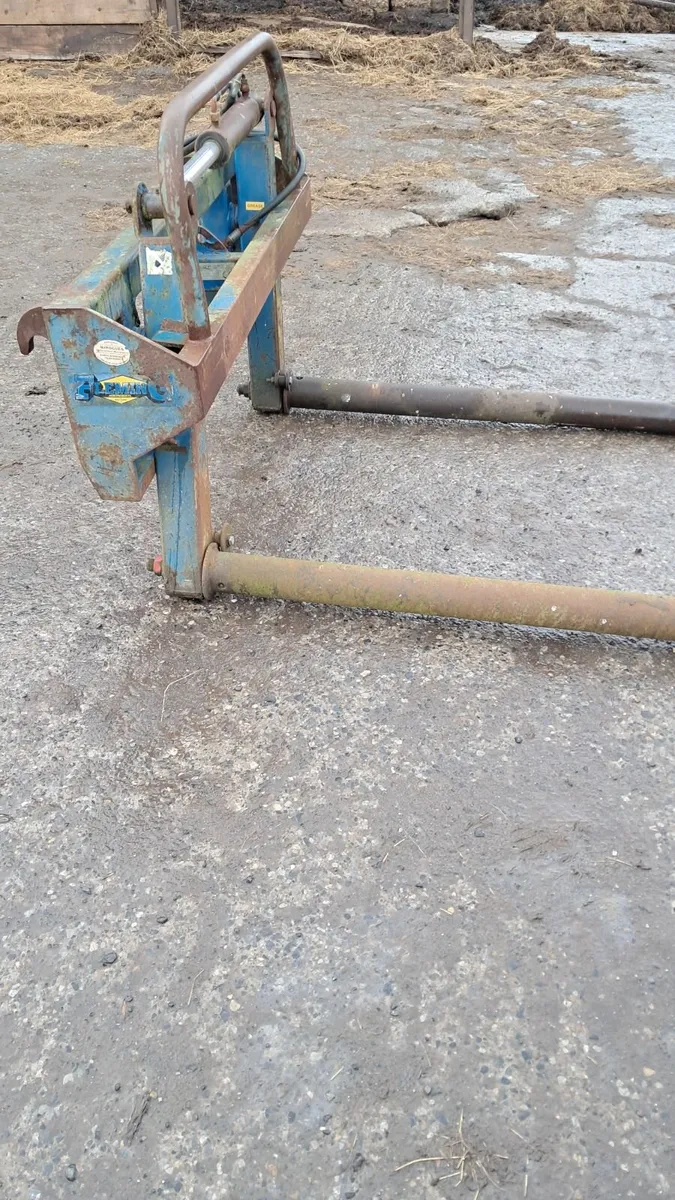 Bale handlers - Image 1
