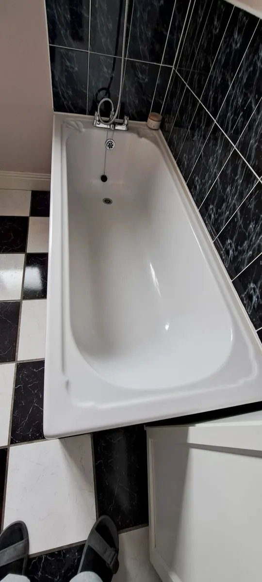 Bathroom Suite or individual items - Image 1