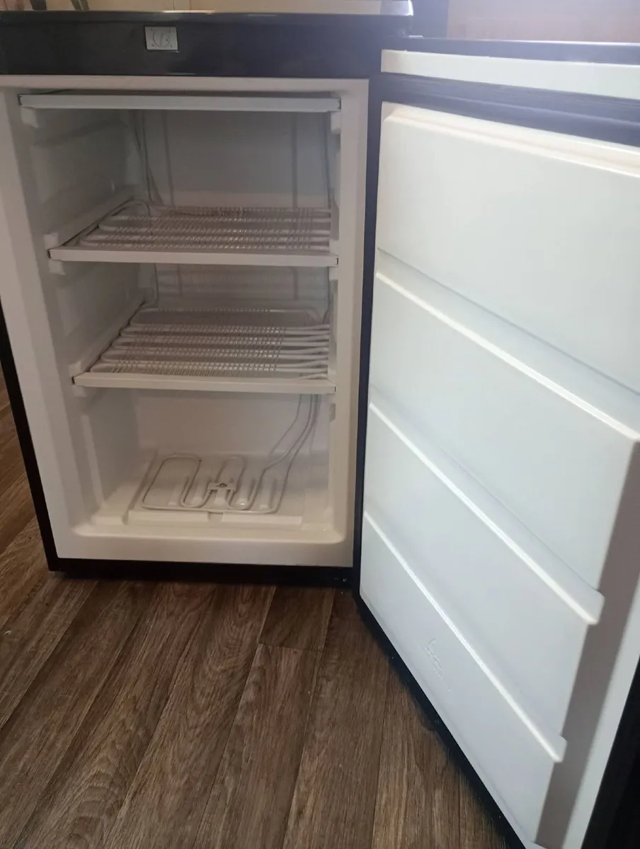 Undercounter fridge and freezer - Image 4