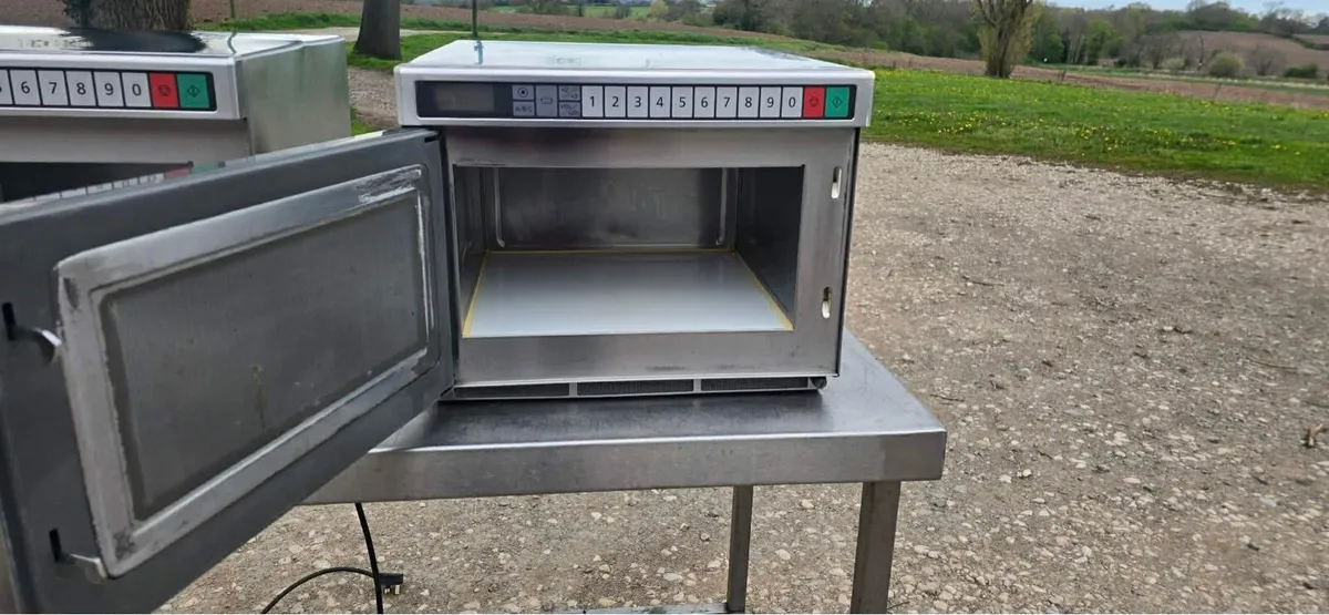 panasonic commercial microwave - Image 1