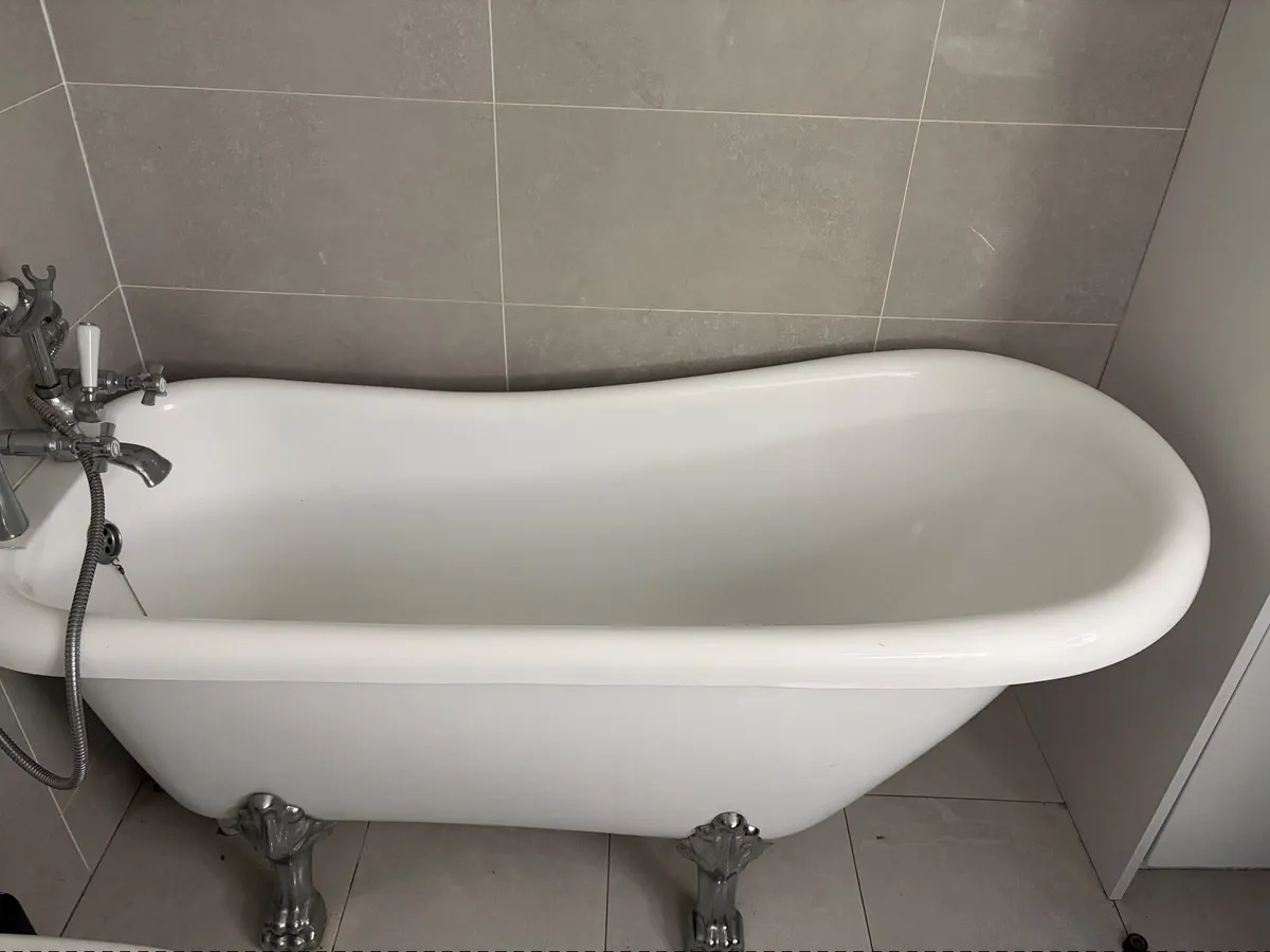 Bath with taps - Image 2