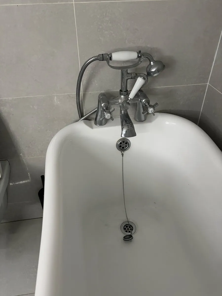 Bath with taps - Image 4