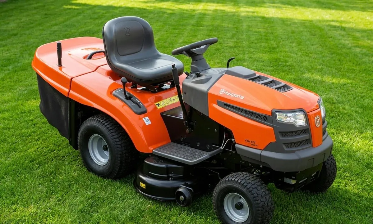 Husqvarna ride on lawnmower - Image 2