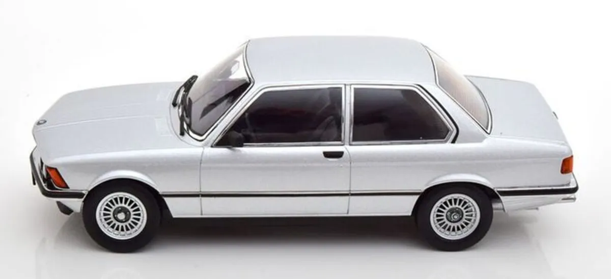 BMW 323i E21 1978 - 1/18 - New In Box - Image 4