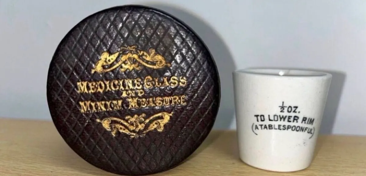 Antique doctors medicine glass - Image 1