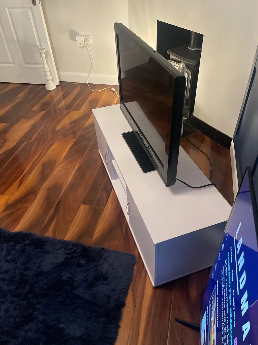 Tv and tv cabinet - Image 2