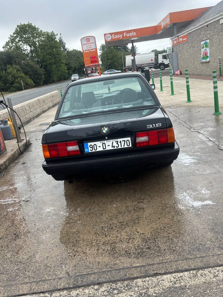 BMW e30 - Image 1