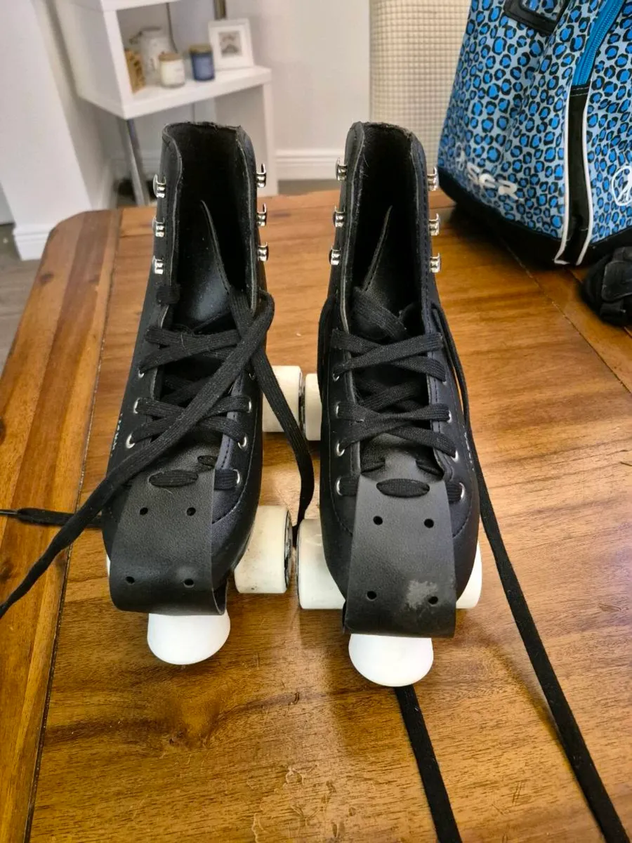 ROLLER SKATES - Image 3