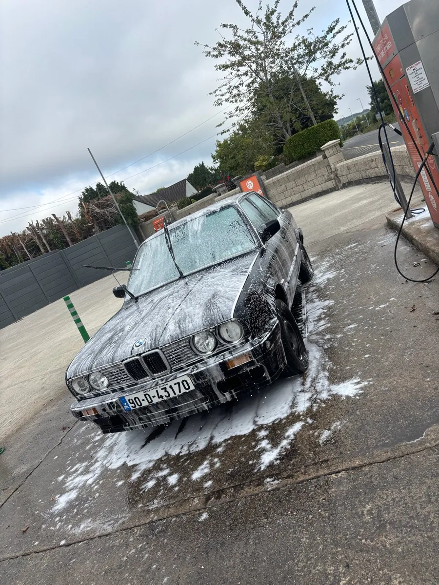 BMW e30 - Image 2
