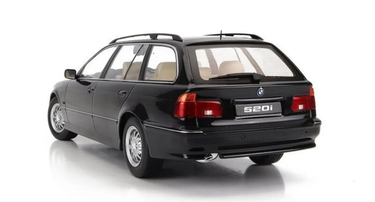 BMW 520i e39 Touring 1997 - 1/18 - New In Box - Image 1