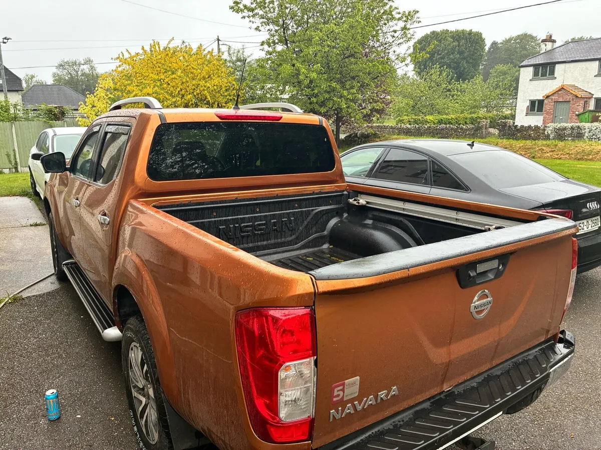 Nissan Navara 2.3 auto good spec sat nav / leather - Image 3
