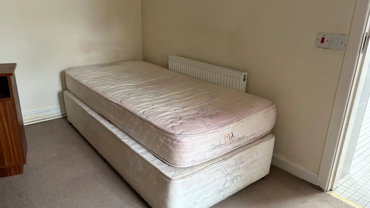 Bed - Image 1