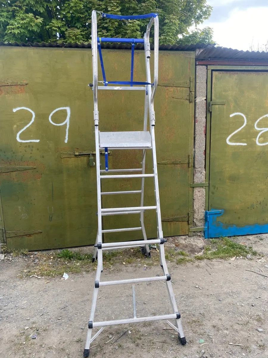 Podium extendable ladder - Image 1