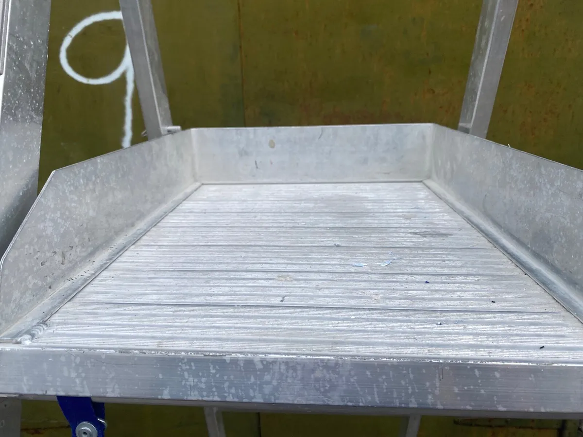 Podium extendable ladder - Image 2