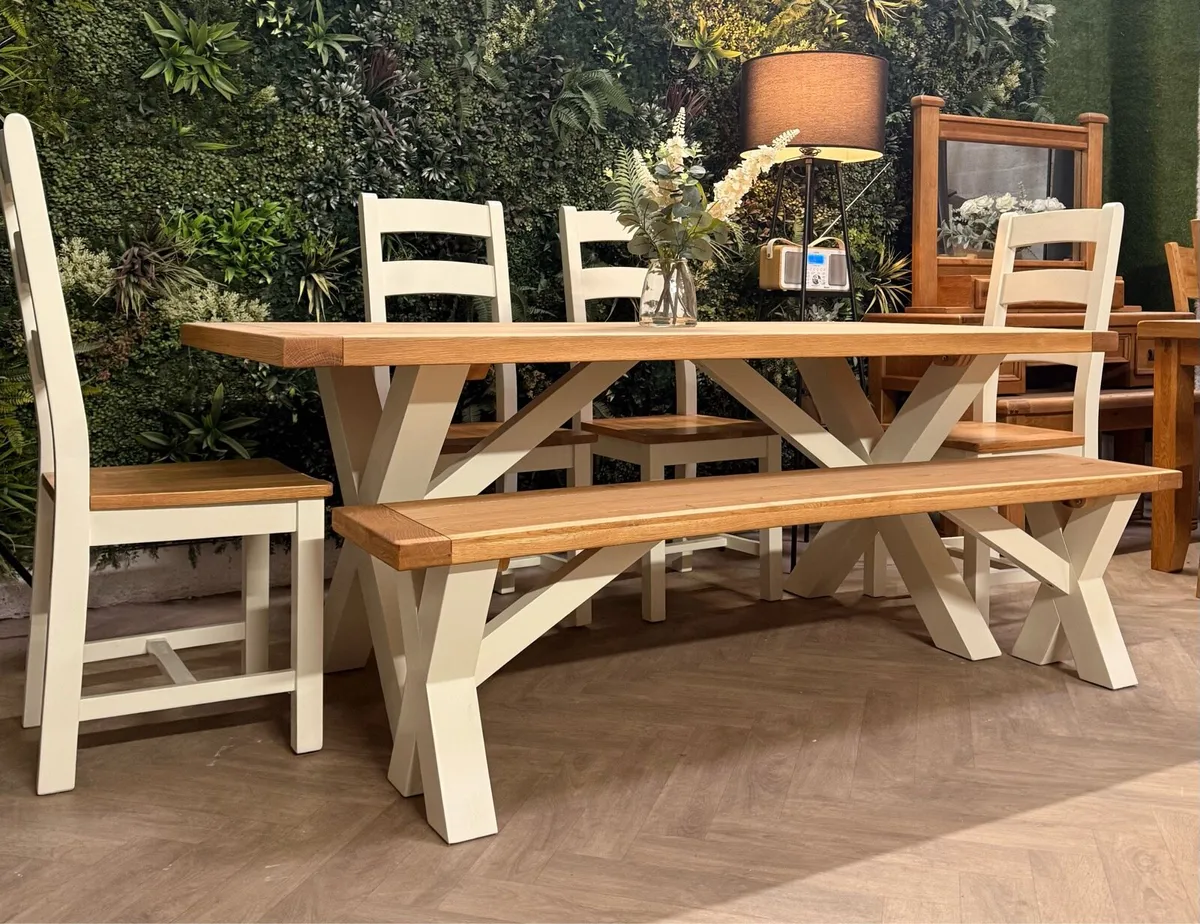 Oak kitchen table, 4 chairs & bench - Image 1