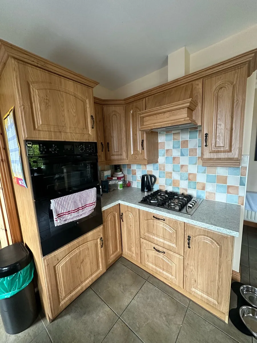 Kitchen and utility units - Image 2
