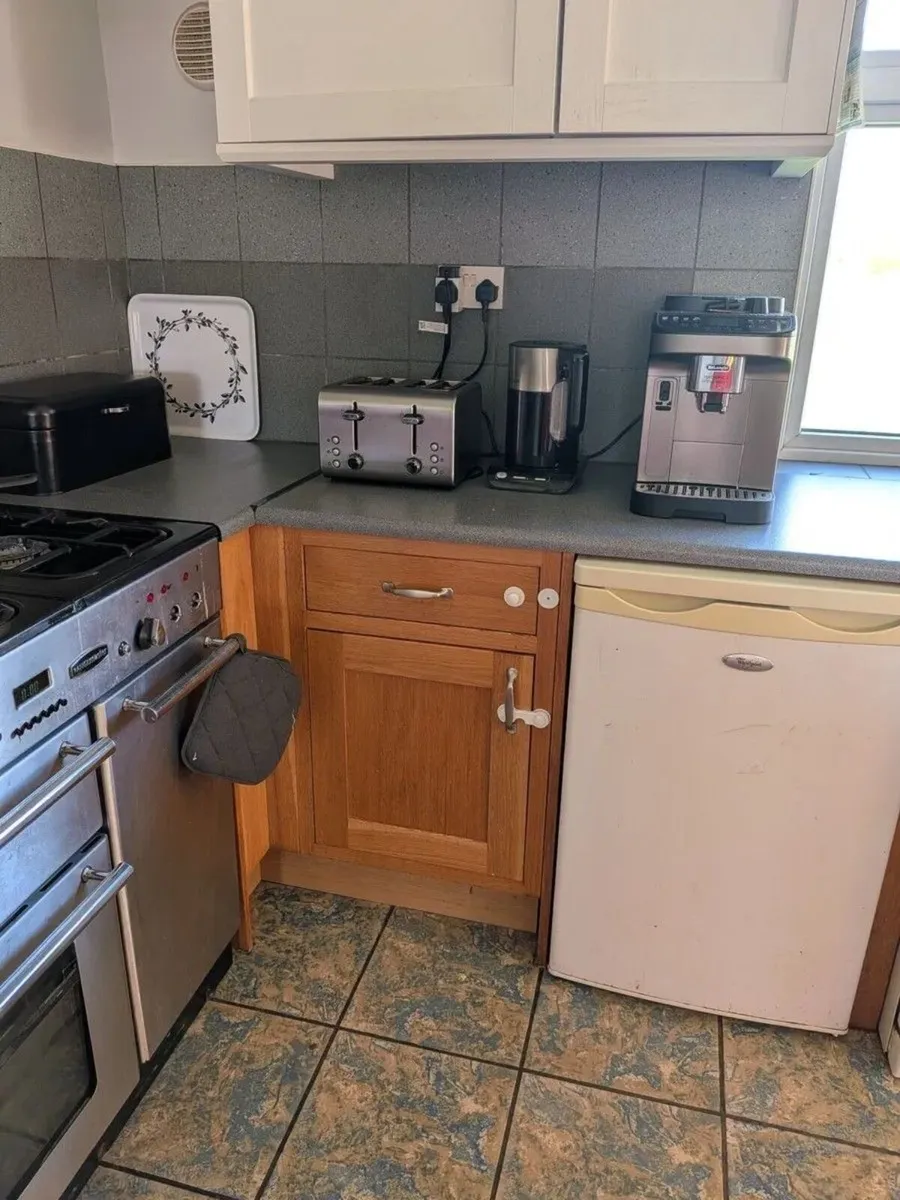 Kitchen - Solid Oak (brown part) - Image 2