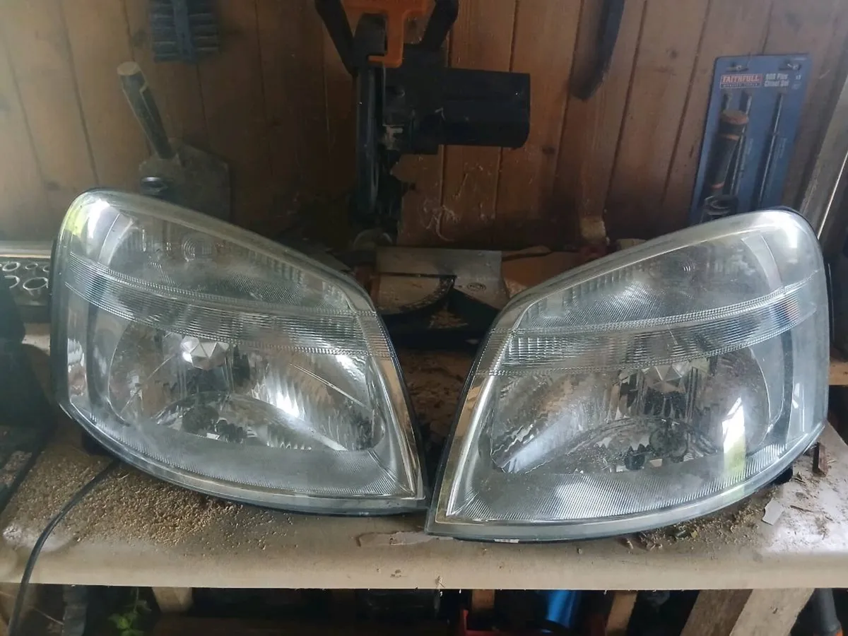 Citreon berlingo headlights - Image 1