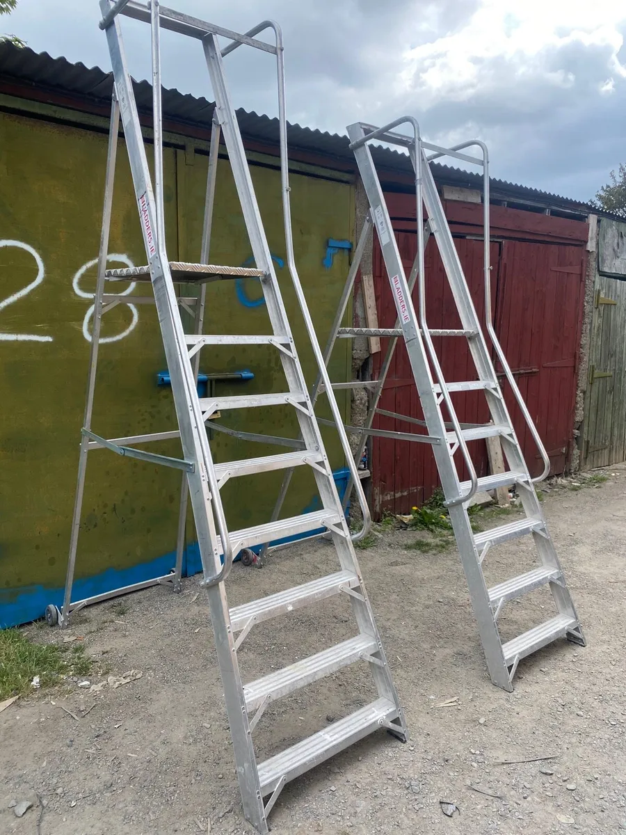 Podium Platform ladder - Image 1