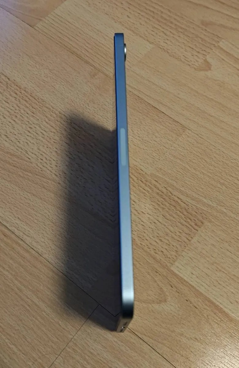 iPad Mini A17 Pro (For parts or Repair - Broken LC - Image 3