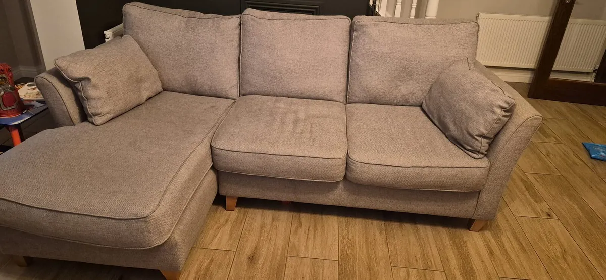 L shaped couch - Image 1