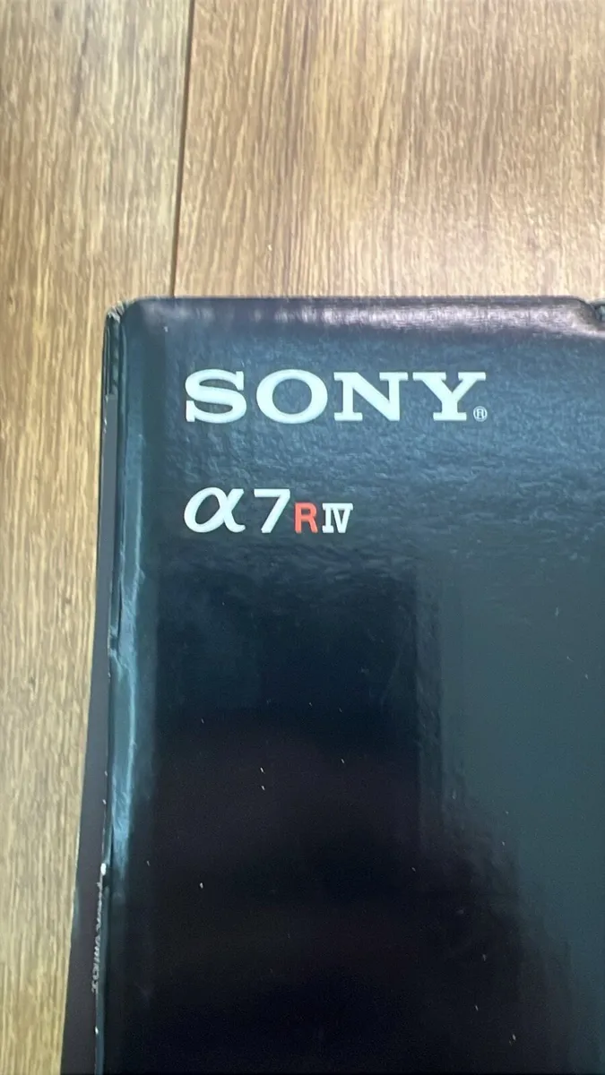Brand new Sony Alpha 7R IV + lens - Image 3