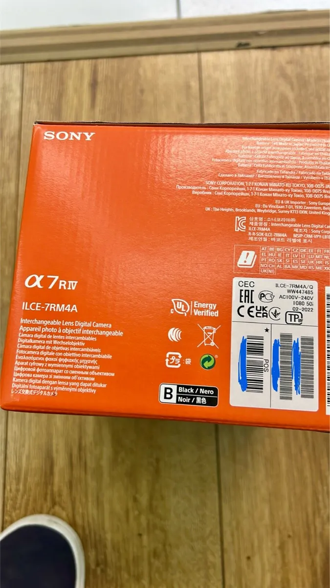 Brand new Sony Alpha 7R IV + lens - Image 4