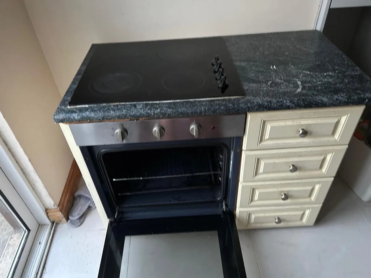Oven and Hob - Image 4