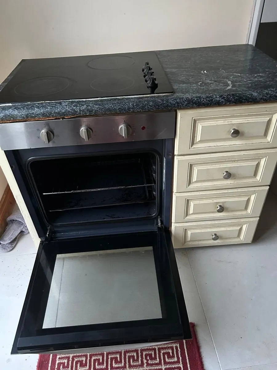Oven and Hob - Image 3